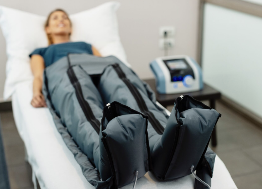 Séance de pressothérapie sur les jambes